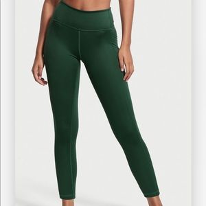VICTORIA'S SECRET worn 3x
Flow On Point Essential High Rise Pocket Legging
